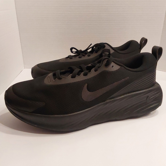 NIKE PROMINA 10.5M BRAND NEW - Picture 1 of 4